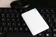 τράπεζα δύναμης πιστωτικών καρτών 4.8mm εξαιρετικά λεπτή, λεπτό προωθητικό δώρο φορτιστών μπαταριών μικροϋπολογιστών USB